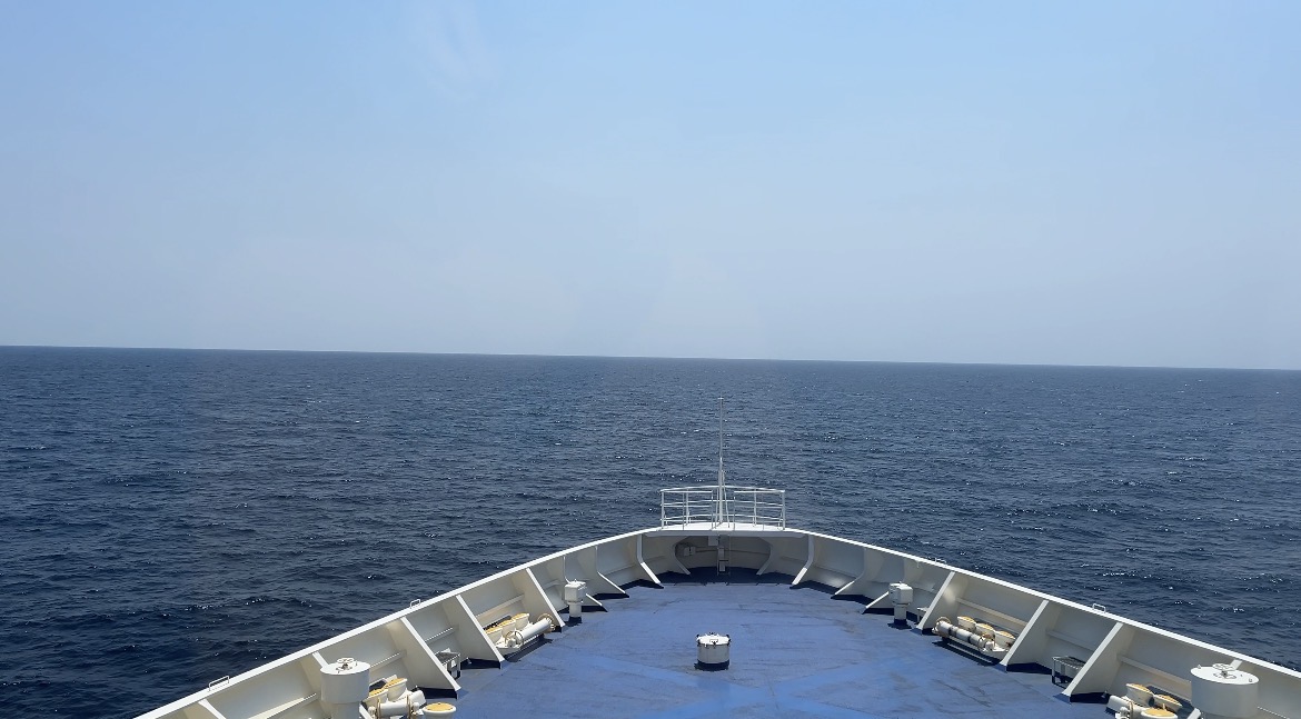 新日本海フェリーすずらん「船首部、海」